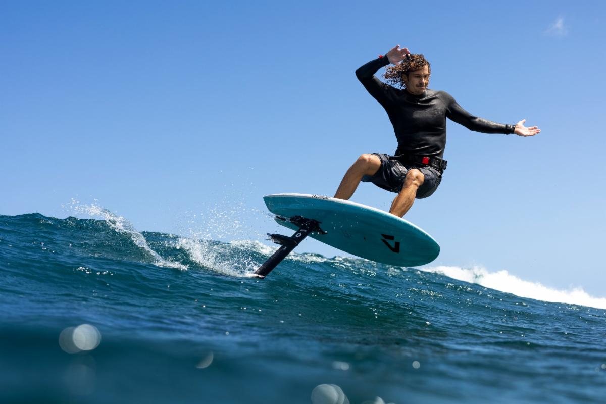 Rider foiling with the Duotone Foil Assist